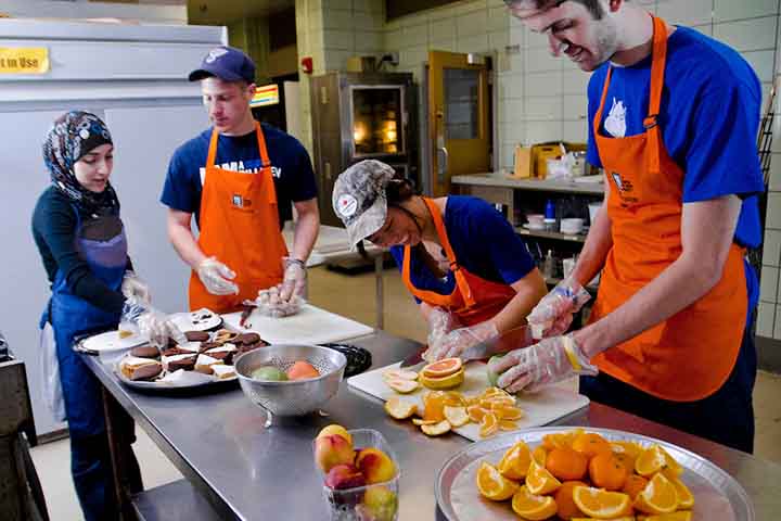 Students volunteering at Campus Kitchen