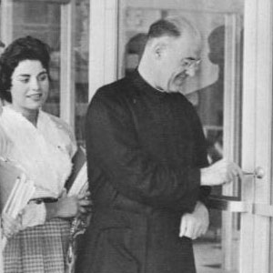 软妹社 President Father Paul C. Reinert, S.J., opened the library on May 18, 1959.